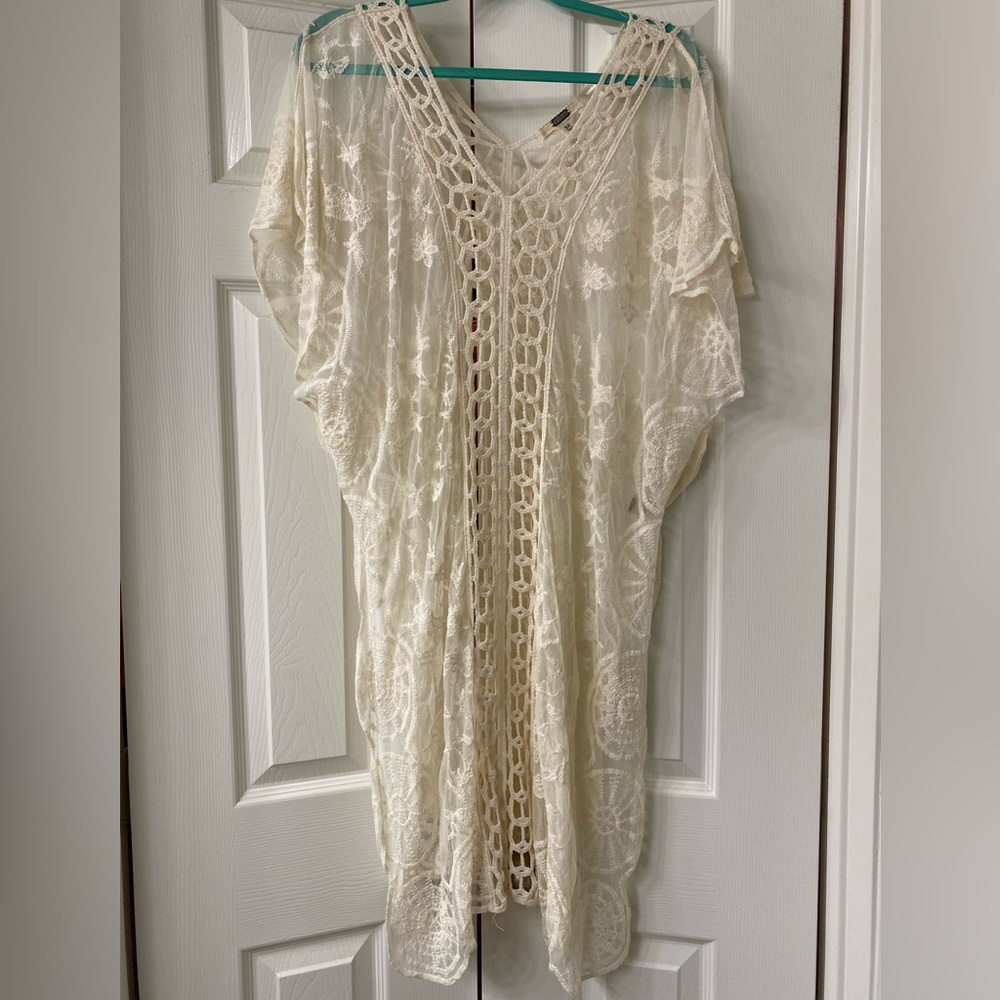 NBW Elegant Lace Crochet Tunic Top